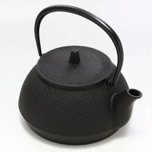 南部鉄器 鉄瓶兼用急須 5型新アラレ IH対応 (黒焼付) 0.65L(2～3人用／単品) 日本製 直火 黒 茶こし ホーロー加工なし 鉄瓶 鉄器急須 ティーポット 岩鋳 伝統工芸 ギフト 出産内祝い 新築内祝い 快気祝い 結婚内祝い 内祝い お礼 お返し お中元 送料無料