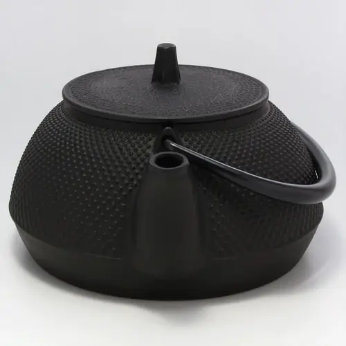 南部鉄器 鉄瓶兼用急須 5型新アラレ IH対応 (黒焼付) 0.65L(2～3人用／単品) 日本製 直火 黒 茶こし ホーロー加工なし 鉄瓶 鉄器急須 ティーポット 岩鋳 伝統工芸 ギフト 出産内祝い 新築内祝い 快気祝い 結婚内祝い 内祝い お礼 お返し お中元 送料無料